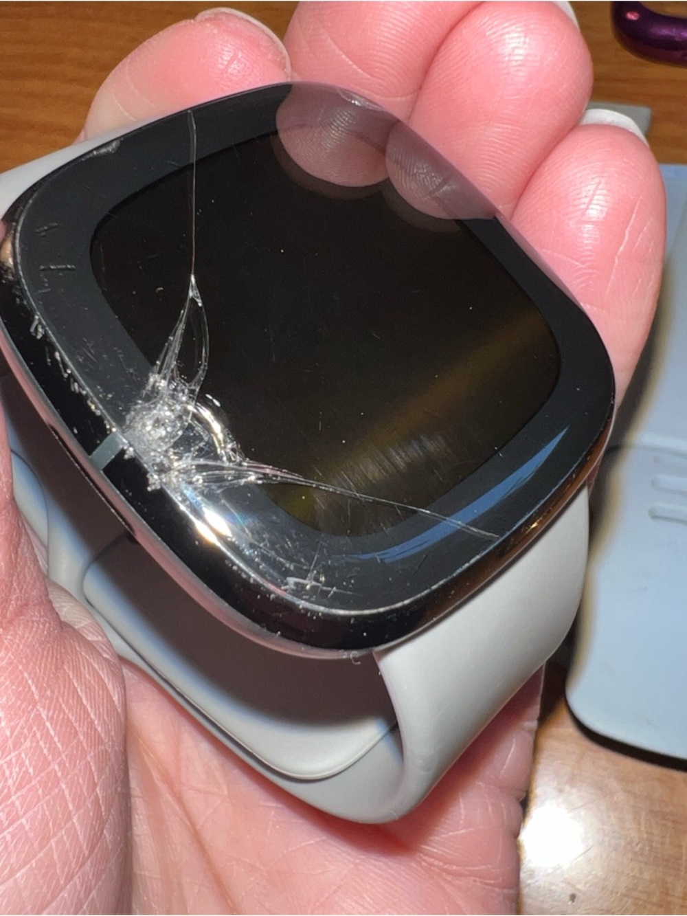 Fitbit Sense & Accessories Works Cracked Screen Small - Picture 3 of 8